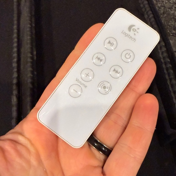 Logitech mm50 Portable Speakers for iPod (iPod not included) - Picture 8 of 10